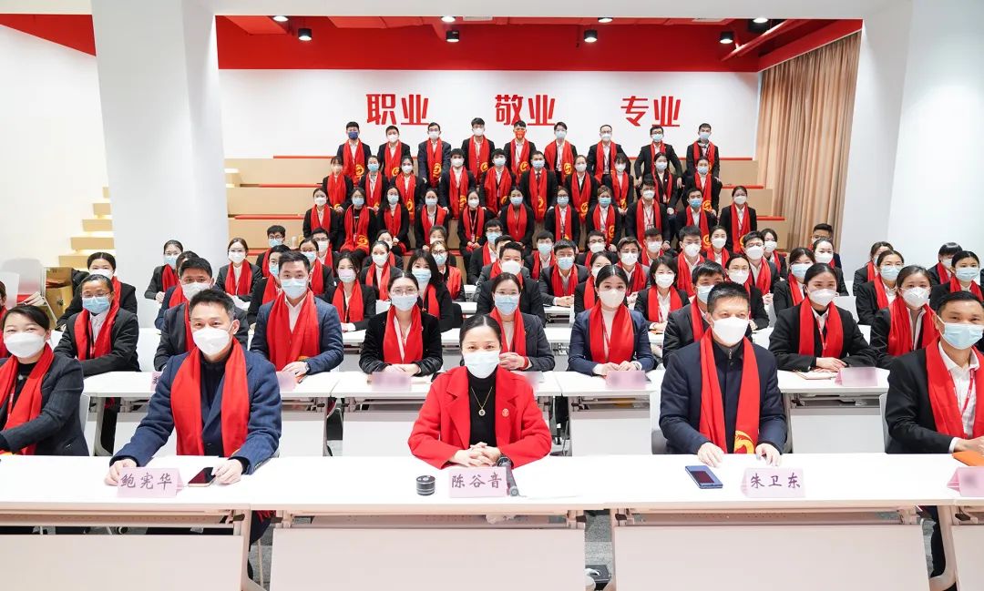 凝心聚力擔(dān)使命，奮楫揚(yáng)帆新征程！東方龍商務(wù)集團(tuán)舉行2022年度總結(jié)暨表彰大會(huì)